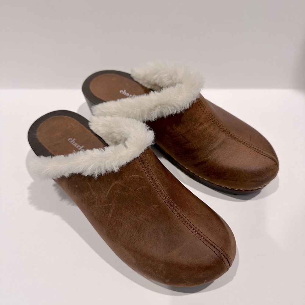 Charles David Women's SUZ Leather Clog In Cognac